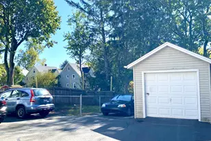 21 Trinity St, New Britain, CT 06051 - Photo 4