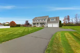 10 Hayfield Ln, East Windsor, CT 06016 - Photo 2