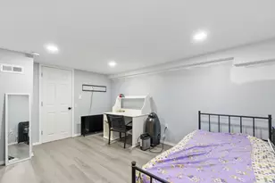 481 Savin Ave, West Haven, CT 06516 - Photo 16