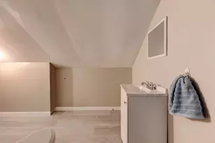 102 Thomaston St, Hartford, CT 06112 - Photo 32