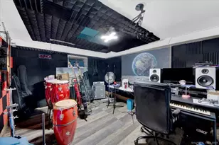 65 Clearview Dr, Bridgeport, CT 06606 - Photo 18