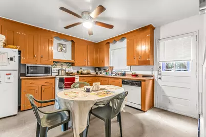 214 Thames Street, New London, CT 06320 - Photo 12