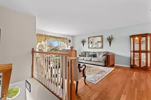 16 Katy Ln, Norwalk, CT 06851 - Photo 2