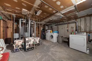 66 Elizabeth Ann Dr, New Haven, CT 06512 - Photo 16