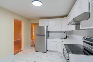 208 Castlewood Dr, Bloomfield, CT 06002 - Photo 1