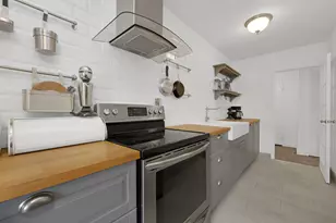 80 Cartright St, Bridgeport, CT 06604 - Photo 2