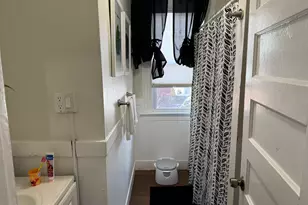 127 Lounsbury St, Waterbury, CT 06706 - Photo 10