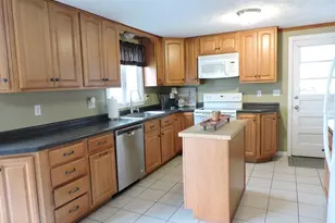 30 David St, Enfield, CT 06082 - Photo 2