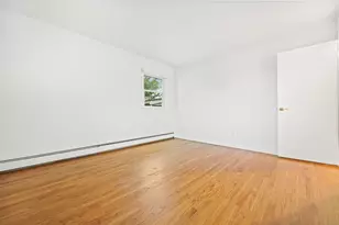 33 Dora St, Stamford, CT 06902 - Photo 12