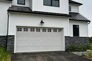 22 Village Cir, Guilford, CT 06437 - Photo 1