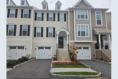 12 Putnam Lane, Danbury, CT 06810 - Photo 2