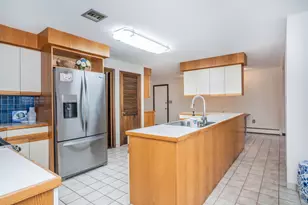 148 King Philip Dr, West Hartford, CT 06117 - Photo 10