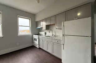 132 Locust St, Waterbury, CT 06704 - Photo 2