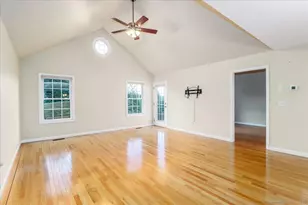 25 St George Pl, Newtown, CT 06482 - Photo 4