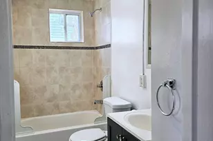 124 Division St, Waterbury, CT 06704 - Photo 6