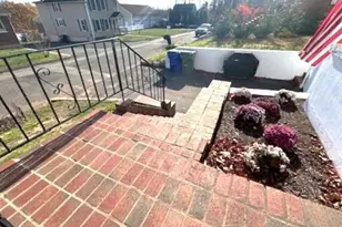 30 Clinton Pl, Wallingford, CT 06492 - Photo 4