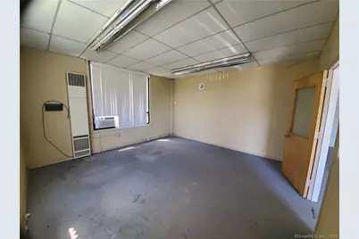 19 Sandscreen Road #Left Side, Avon, CT 06001 - Photo 4