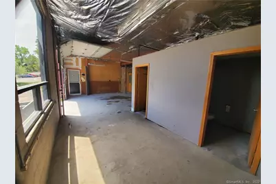 19 Sandscreen Road #Left Side, Avon, CT 06001 - Photo 8