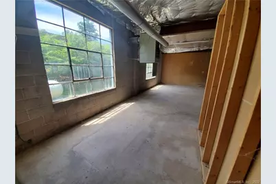 19 Sandscreen Road #Left Side, Avon, CT 06001 - Photo 16