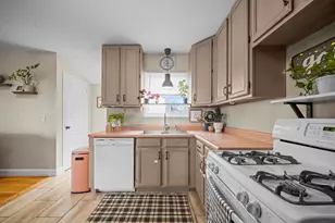 19 Thomas St, Windsor Locks, CT 06096 - Photo 12