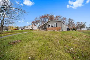 19 Thomas St, Windsor Locks, CT 06096 - Photo 2