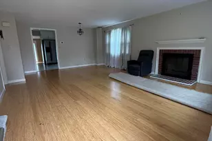 5 Barrington Dr, Wethersfield, CT 06109 - Photo 2