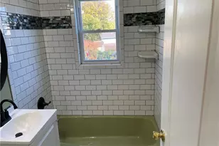 213 Larkin Ct, Stratford, CT 06615 - Photo 14