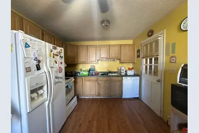 37 Morris Lane, Milford, CT 06460 - Photo 4