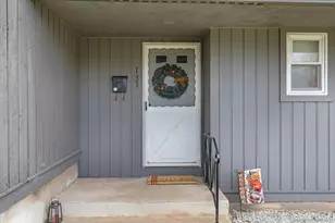 131 Williamstown Ct, Newington, CT 06111 - Photo 4