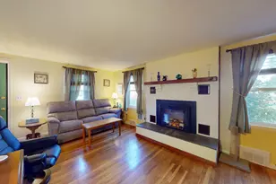 22 Pearl St, Windsor Locks, CT 06096 - Photo 2