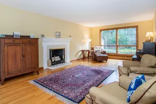 9 Gretel Ln, Simsbury, CT 06070 - Photo 2