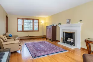 9 Gretel Ln, Simsbury, CT 06070 - Photo 4