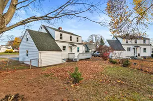 484 Pine Rock Ave, Hamden, CT 06514 - Photo 18