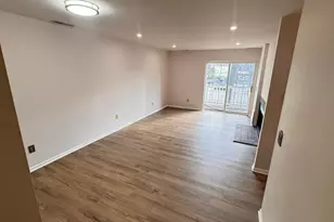 25 Janet Cir, Bridgeport, CT 06606 - Photo 2