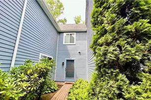 25 Farmington Meadow Dr, Farmington, CT 06032 - Photo 1