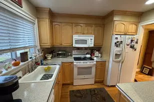 18 Greenbriar Dr, Farmington, CT 06032 - Photo 2