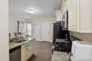 70 Fairview St, New Britain, CT 06051 - Photo 6