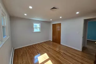 559 Mountain Rd, Newington, CT 06111 - Photo 4