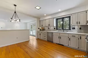 1 Patricia Cir, Enfield, CT 06082 - Photo 6