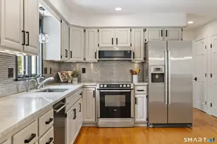 1 Patricia Cir, Enfield, CT 06082 - Photo 4