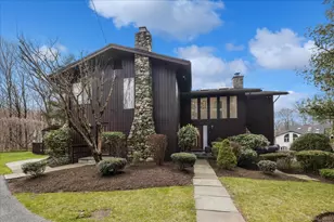 693 Den Rd, Stamford, CT 06903 - Photo 1