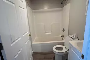 385 Putnam Ave, Hamden, CT 06517 - Photo 14