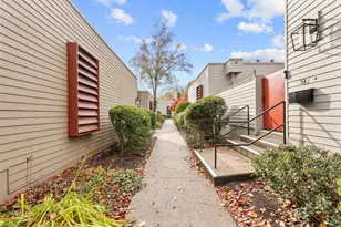 51 Charlton Hill Rd, Hamden, CT 06518 - Photo 2