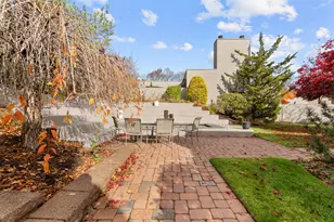 51 Charlton Hill Rd, Hamden, CT 06518 - Photo 4