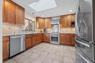 26 Farm View Dr, Madison, CT 06443 - Photo 8