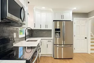 226 Beth Ln, Waterbury, CT 06705 - Photo 6