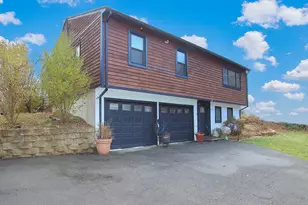 5 Deer Trail, Newtown, CT 06482 - Photo 2