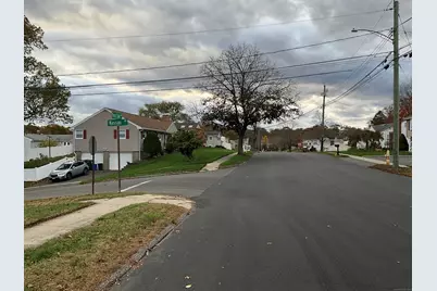 175 Post Oak Road, Stratford, CT 06614 - Photo 1