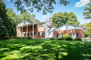 136 Knobloch Ln, Stamford, CT 06902 - Photo 2