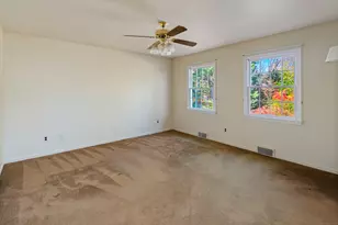136 Knobloch Ln, Stamford, CT 06902 - Photo 22